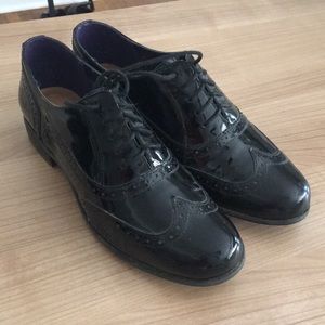 Clark’s women’s brogue patent black oxford